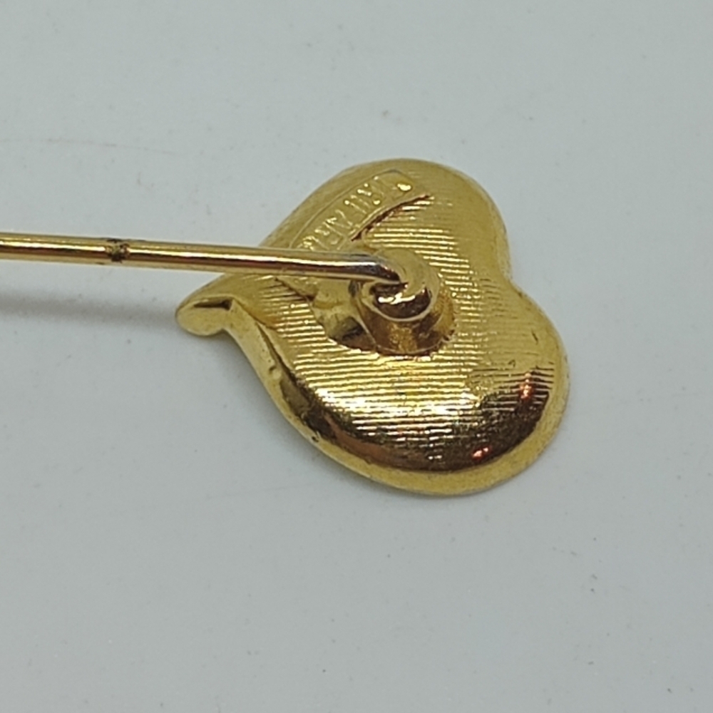 * vintage Crown Trifari white enamel heart stick pin brooch - Picture 5 of 6